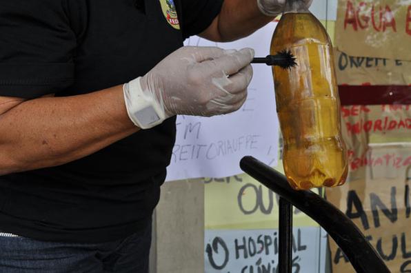 Os peritos da Polcia Federal (PF) encontraram um rastro de destruio e vandalismo na reitoria da Universidade Federal de Pernambuco (UFPE). Computadores, cadeiras e vidraas quebradas e fezes espalhadas pelas paredes, foi o que os estudantes deixaram aps o perodo de ocupao. Foto: Polcia Federal/Divulgao -  Polcia Federal/Divulgao
