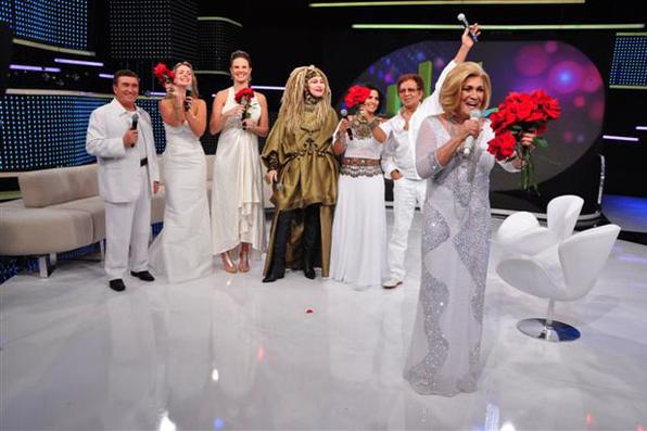 No especial de ano novo do programa de Hebe Camargo, com Amado Batista, Lola Melnick, Letcia Birkheuer, Elke Maravilha e Tereza Collor. Foto: Rede TV/Divulgao - ()