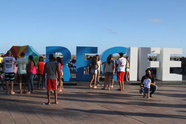 O Bairro do Recife recebeu mais uma edio do projeto Recife Antigo de Corao, idealizado pela prefeitura da cidade. J a praa da Independncia, no bairro de Santo Antnio, foi palco de mais um Show na Rural, evento promovido pelo produtor cultural Roger de Renor. Foto: Nando Chiappetta/DP/D.A Press - 