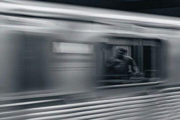 Internautas tiram fotos ao redor do mundo pela janela do nibus.
na linha vermelha do metr, em Hollywood - Los Angeles - Califrnia  - @ezumphoto