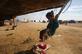 Uma menina iraquiana brinca num balano no campo de Al-Agha, onde famlias iraquianas das aldeias vizinhas de Tal Afar, a sudoeste de Mosul, esto se refugiando enquanto as foras iraquianas continuam sua operao militar para reconquistar Mosul dos jihadistas do Estado Islmico  AHMAD AL-RUBAYE / AFP - 