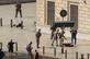A polcia francesa aponta uma arma para um homem no cho que possivelmente esfaqueou uma uma mulher na estao ferroviria principal de Saint-Charles, na cidade mediterrnea francesa de Marselha . AFP PHOTO / Paul-Louis LEGER / CULTURA ALTERNATIVA - AFP PHOTO / Paul-Louis LEGER / CULTURA ALTERNATIVA