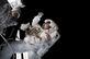 Foto divulgada pela NASA nesta tera - feira (27), mostra o graduado de West Point, mdico e astronauta da NASA Andrew Morgan trabalhando fora da Estao Espacial Internacional durante uma caminhada espacial de seis horas e 32 minutos para instalar o segundo porto de acoplamento de veculos de tripulao comercial do laboratrio em rbita, o International Adaptador de ancoragem-3 (IDA-3). A aeronave CST-100 Starliner da Boeing e a sonda Crew Dragon da SpaceX atracam nos adaptadores em um futuro prximo ao trazer astronautas para a estao como parte do Programa de Tripulao Comercial da NASA. Em 21 de agosto de 2015, Morgan e seu colega astronauta Nick Hague instalaram o IDA-3 no Adaptador de Acoplamento Pressurizado-3 no lado voltado para o espao do mdulo Harmony da estao. Foto: HO / NASA / AFP. - 