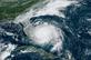 Tempestade tropical Dorian ao se aproximar das Bahamas s 15:30 UTC de 2 de setembro de 2019. - O furaco Dorian atingiu as Bahamas com vento e chuva ferozes no domingo, as monstruosas cidades destruidoras da categoria 5 e casas que seguiam em um caminho incerto em direo  costa dos EUA, onde centenas de milhares foram ordenadas a evacuar. Com ventos sustentados de 270 quilmetros por hora (270 km / h), com uma tempestade de 18 a 23 ps (5 a 7 metros), Dorian bateu nas Ilhas Abacos, no noroeste das Bahamas, como a tempestade mais forte que j atingiu a cadeia do Caribe. Foto: NOAA / RAMMB / AFP. - 