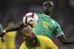Sadio Mane, do Senegal, em lance com Gabriel Jesus do Brasil durante a partida amistosa de futebol internacional entre Brasil e Senegal, no Estdio Nacional de Cingapura, nesta quinta - feira (10). Foto: Roslan RAHMAN / AFP. - 