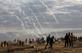 Cartuchos de gs lacrimogneo so disparados por foras israelenses contra manifestantes palestinos durante um protesto perto da cerca da fronteira Israel-Gaza, a leste de Rafah, no sul da Faixa de Gaza, em 27 de dezembro de 2019. Foto: SAID KHATIB / AFP. - SAID KHATIB / AFP