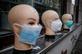 Vrias mscaras protetoras, usadas por muitas pessoas durante a nova pandemia de coronavrus COVID-19, esto  venda em frente a uma loja no distrito de Kreuzberg, em Berlim, em 2 de abril de 2020. - David GANNON / AFP