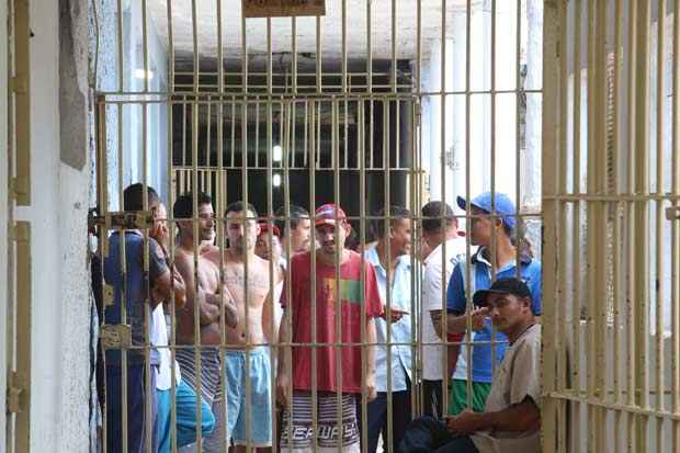 Maioria dos presos estrangeiros das unidades penais de Pernambuco foi detida sob acusao de trfico de drogas. Foto: Teresa Maia/DP/D.A.Press (Teresa Maia/DP/D.A.Press)