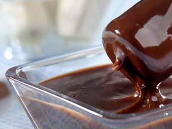 Fondue de chocolate fica pronto em 12 minutos. Foto: Tal e Qual/Divulgao