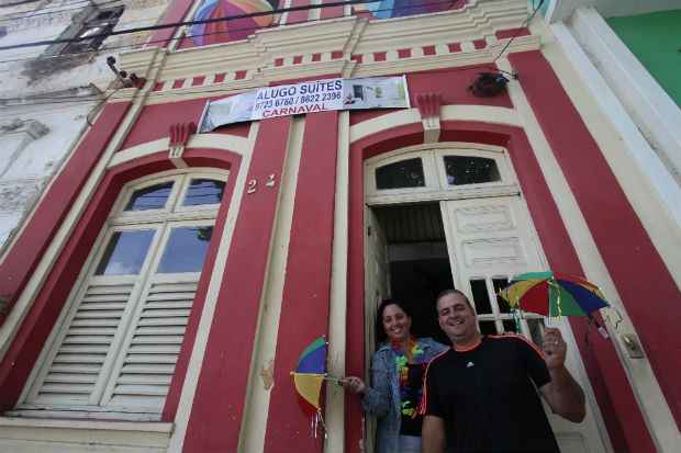 Casados h 20 anos, Alexandre e Luciana alugam a casa onde moram durante o carnaval. Foto: Alcione Ferreira/DP/DA Press
