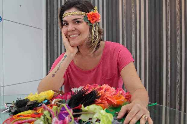 Juana produziu coleo temtica de faixas, turbantes, colares, pulseiras e brincos. Foto: Roberto Ramos/DP/D.A Press