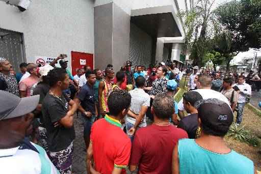 Ambulantes organizaram protesto, pela manh, na Avenida Conde da Boa Vista. Foto: Jlio Jacobina/DP/D.A Press. 