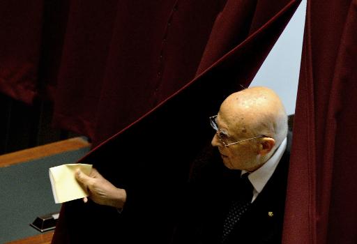 O ex-presidente italiano Giorgio Napolitano sai de uma cabine de votao, no Parlamento, em Roma, durante a votao para eleger seu sucessor. Foto: AFP Andreas Solaro 