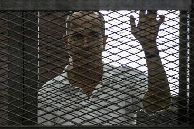 O jornalista australiano Peter Greste durante julgamento no Cairo em 23 de junho de 2014
 ( AFP/Arquivos Khaled Desouki)