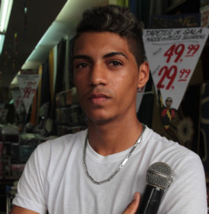 Rogrio Augusto mantm cabelo e sobrancelhas sempre "feitos". . Foto: Annaclarice Almeida/DP/DA Press (Rogrio Augusto mantm cabelo e sobrancelhas sempre "feitos". . Foto: Annaclarice Almeida/DP/DA Press)