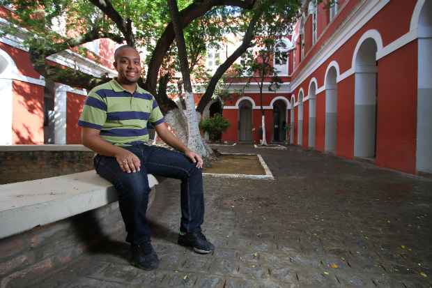 Jackson concluiu o ensino mdio no Ginsio Pernambucano e passou no vestibular da UPE. Foto: Paulo Paiva/DP/D.A.Press (Paulo Paiva/DP/D.A.Press)