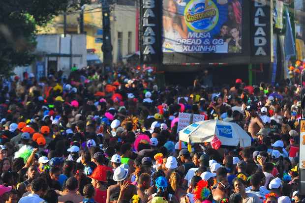 Bloco rene milhares de pessoas pelas ruas da Zona Norte do Recife. Foto:Arthur de Souza/Esp.DP/D.A Press