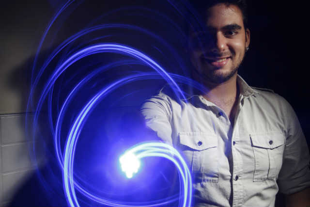 Caio Guimares desenvolveu equipamento capaz de matar bactrias multirresistentes com luz (Ricardo Fernandes/DP/D.A Press)