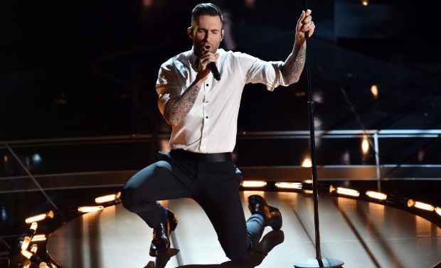 Adam Levine canta Lost Stars. Crdito:  Kevin Winter/Getty Images/AFP
