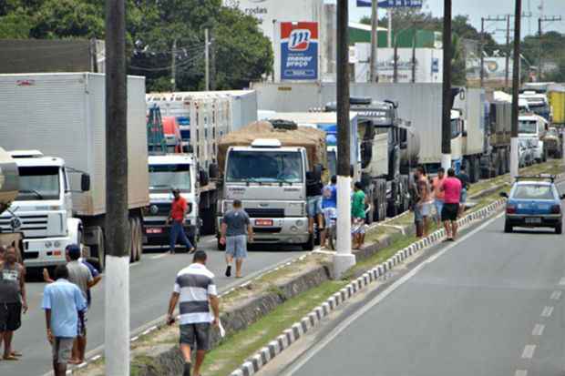 Bloqueios se espalharam pelo Brasil durante esta semana (Foto: Ed Santos/Acorda Cidade)
