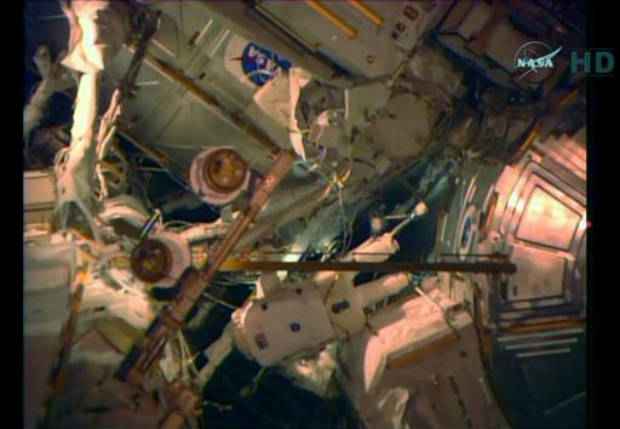 Astronautas americanos iniciaram terceira caminhada espacial para preparar a Estao Espacial Internacional, em 1 de maro de 2015. Crdito: NASA/AFP
