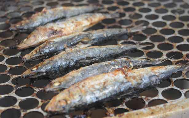 Sardinha assada integra lista dos tipos mais pedidos do pescado. Foto: Gladyston Rodrigues/EM/D.A Press