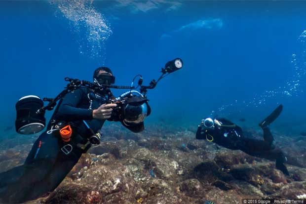 O Google contratou mergulhadores para fazer as fotos submarinas do mar da ilha. Foto: Google/Reproduo