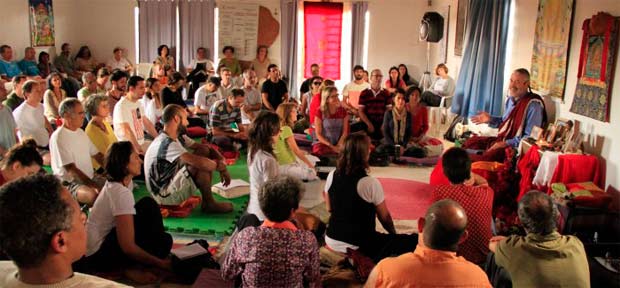 Com palestras cada vez mais concorridas, o Lama Padma Samten ensina: A flutuao da mente altera nossa disposio e nossa energia, que  modificada pelo que est ao nosso redor. Foto: CEBB/Divulgao