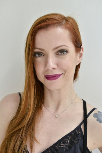 Julia tem 42 anos e também atua como produtora musical. Foto: João Sal/Divulgação Julia tem 42 anos e também atua como produtora musical. Foto: João Sal/Divulgação