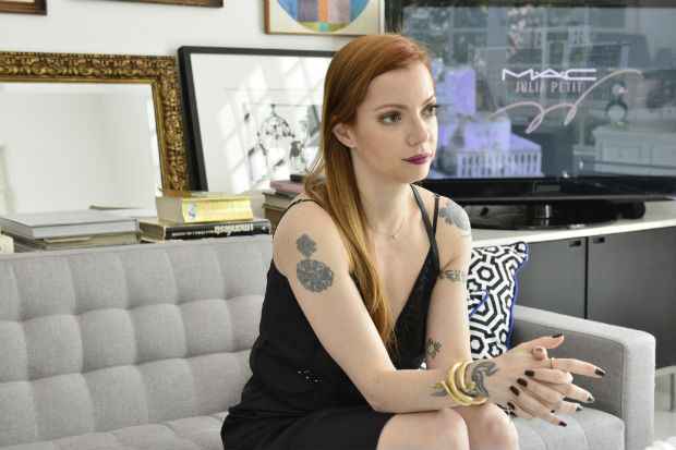 Julia não obedece aos estereótipos de it girl. Foto: João Sal/Divulgação Julia não obedece aos estereótipos de it girl. Foto: João Sal/Divulgação