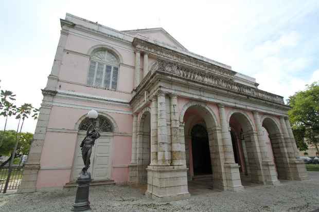 Teatro de Santa Isabel recebe turistas para tour gratuito aos domingos. Foto: Nando Chiappetta/DP/DA Press