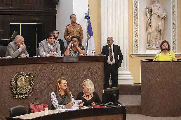 Parlamentar disse que categoria e governo precisam de mais tempo para debater a proposta. Na prxima segunda, categoria e governo sentam  mesa (Foto: Roberto Soares/Alepe) (Roberto Soares/Alepe)
