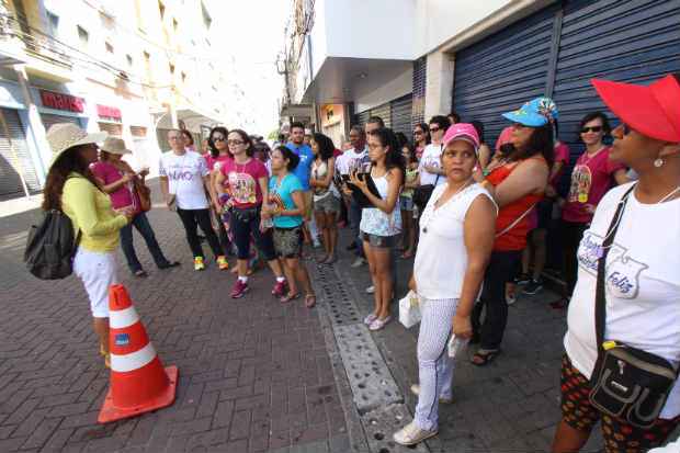 Participantes foram orientados por uma guia da Secretaria de Turismo do Recife. Foto: Jlio Jacobina/DP/D.A Press