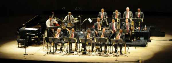 Jazz at Lincoln Center Orchestra faz show na mesma quarta s 18h30. Foto: Frank Stewart/ Divulgao