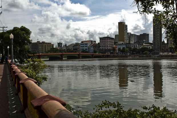 Pontes do Recife sobre o Rio Capibaribe. Foto: Hugo Acioly/Turismo Pernambuco/Divulgao