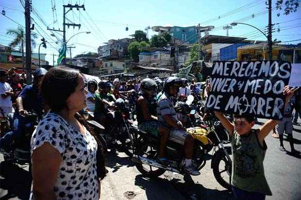 Depois da morte de Eduardo, moradores do Alemo fizeram trs manifestaes contra a violncia no complexo de favelas. Foto: Agncia Brasil