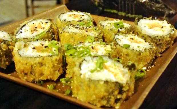 Hot Holl é servido no Food truck Temaki Arretado. Foto: Facebook/ Reprodução Hot Holl é servido no Food truck Temaki Arretado. Foto: Facebook/ Reprodução