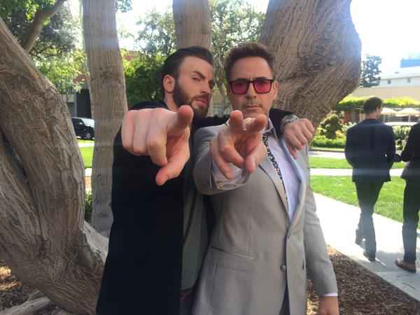Robert Downey Jr. posa com Chris Evans (Capito Amrica). Crdito: Instagram/Reproduo