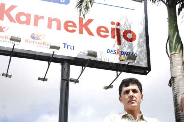 Incio Miranda, do Grupo KarneKeijo, quer mostrar aos clientes que eles tm mais vantagens ao comprarem nos supemercados da rede Desconto. Foto: Bruna Monteiro Esp.DP/D.A Press