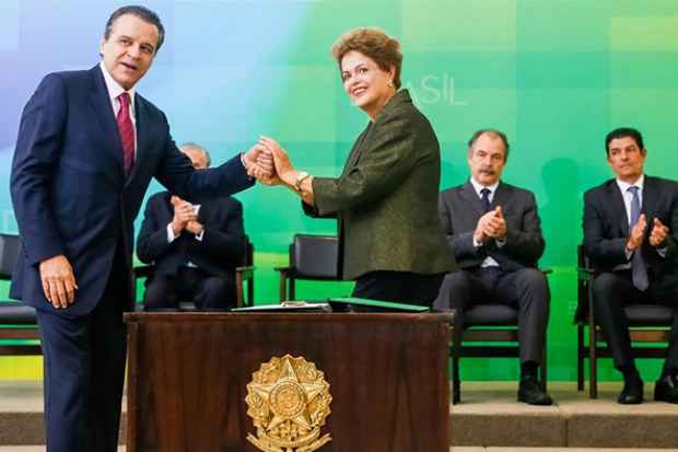 Dilma Rousseff empossa o novo ministro do Turismo. Foto: Roberto Stuckert Filho/Divulgao