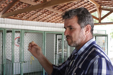 Os animais são medicados, vermifugados e castrados para depois serem colocados para adoção, explicou o gerente de vigilância ambiental e controle de zoonoses Jurandir Almeida. Foto: Rodrigo Silva/Esp.DP/D.A Press Os animais são medicados, vermifugados e castrados para depois serem colocados para adoção, explicou o gerente de vigilância ambiental e controle de zoonoses Jurandir Almeida. Foto: Rodrigo Silva/Esp.DP/D.A Press