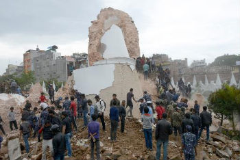 Destroos da torre Dharahara em Katmandu em 25 de abril de 2015
 AFP Prakash Mathema 