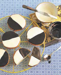 Acredita-se que cookies em preto em branco sejam uma evoluo dos %u201Ccookies meia lua. Foto: Divulgao