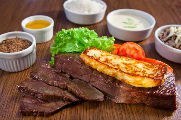 Apesar de contar com opções para diferentes gostos, as carnes são o destaque do Portal da Picanha, no Rosarinho. Foto: Facebook/ Reprodução Apesar de contar com opções para diferentes gostos, as carnes são o destaque do Portal da Picanha, no Rosarinho. Foto: Facebook/ Reprodução