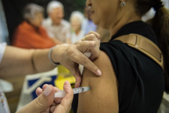 A meta do governo  vacinar 39,7 milhes de pessoas contra a gripeMarcelo Camargo/Agncia Brasil