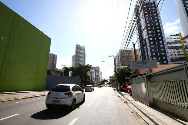 A Avenida Antnio Falco foi considerada uma das reas mais quentes da capital.Foto: Paulo Paiva/DP/D.A.Press 