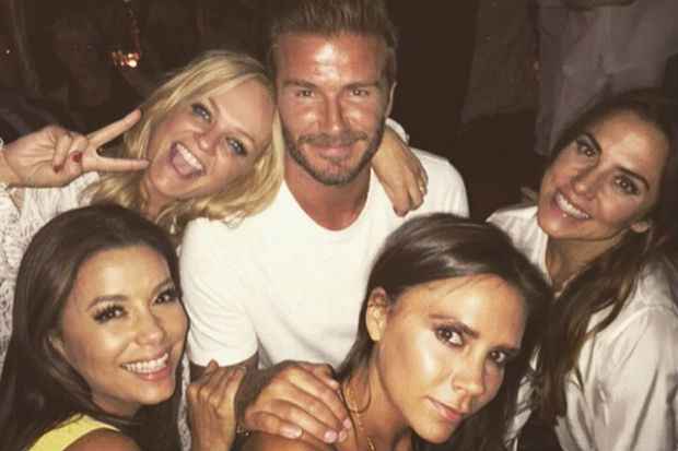 Alm de Victoria Beckham, esposa do craque, as Spice Girls Mel C, Emma Bunton, e Geri Halliwell estavam entre as convidadas. Foto: Instagram/Reproduo