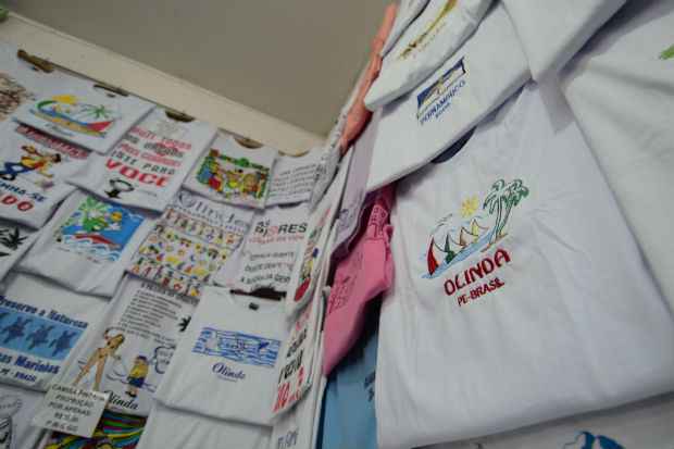 O visitante encontra camisetas nos mercados de So Jos, no Recife, e da Ribeira, em Olinda. Foto: Joo Velozo/Esp. DP/DA Press