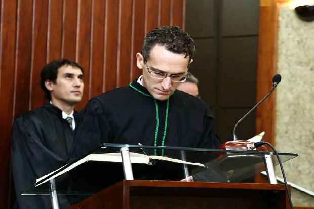 Rolando Spanholo, vestindo a toga durante a cerimnia de posse no TRF, em Braslia. (Foto: Tribunal Regional Federal/Divulgao)