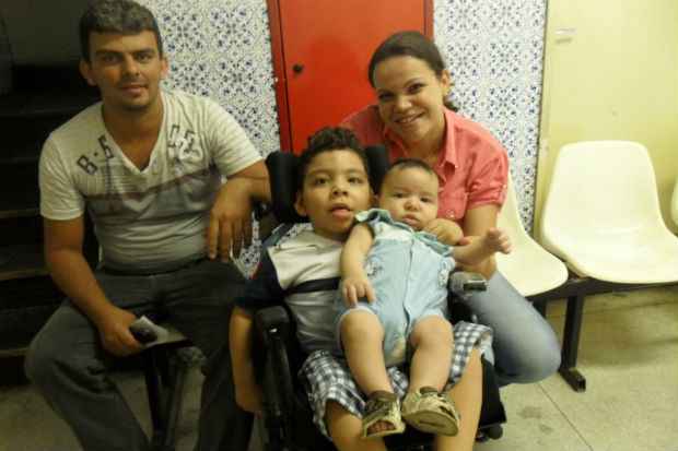 Em Pernambuco, ngela Carla Belarmino se destaca pelo cuidado e estmulo ao filho e por otimizar a oportunidade oferecida. Foto: Arquivo pessoal 